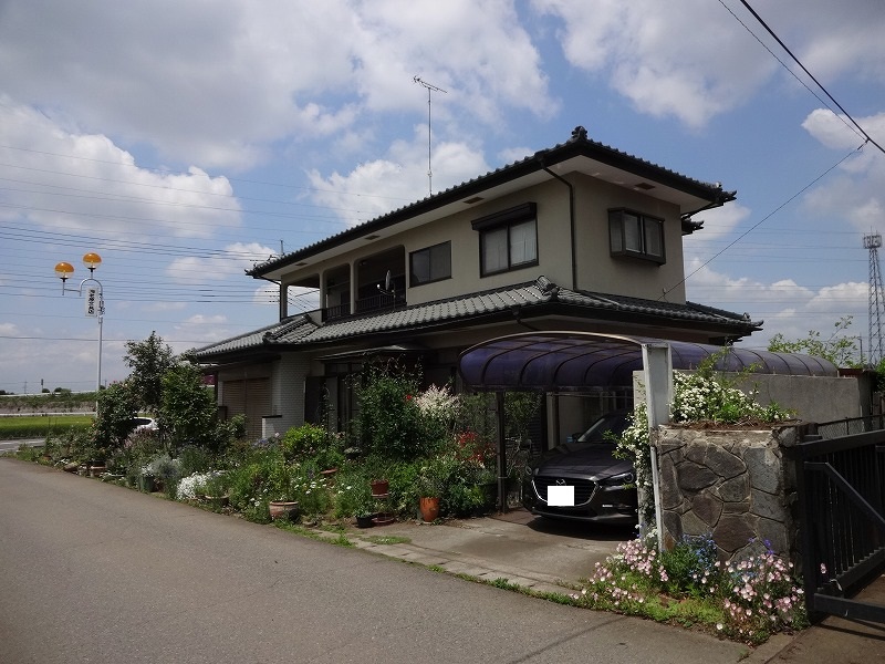 下野市の小学校に隣接する住宅。解体工事前の写真